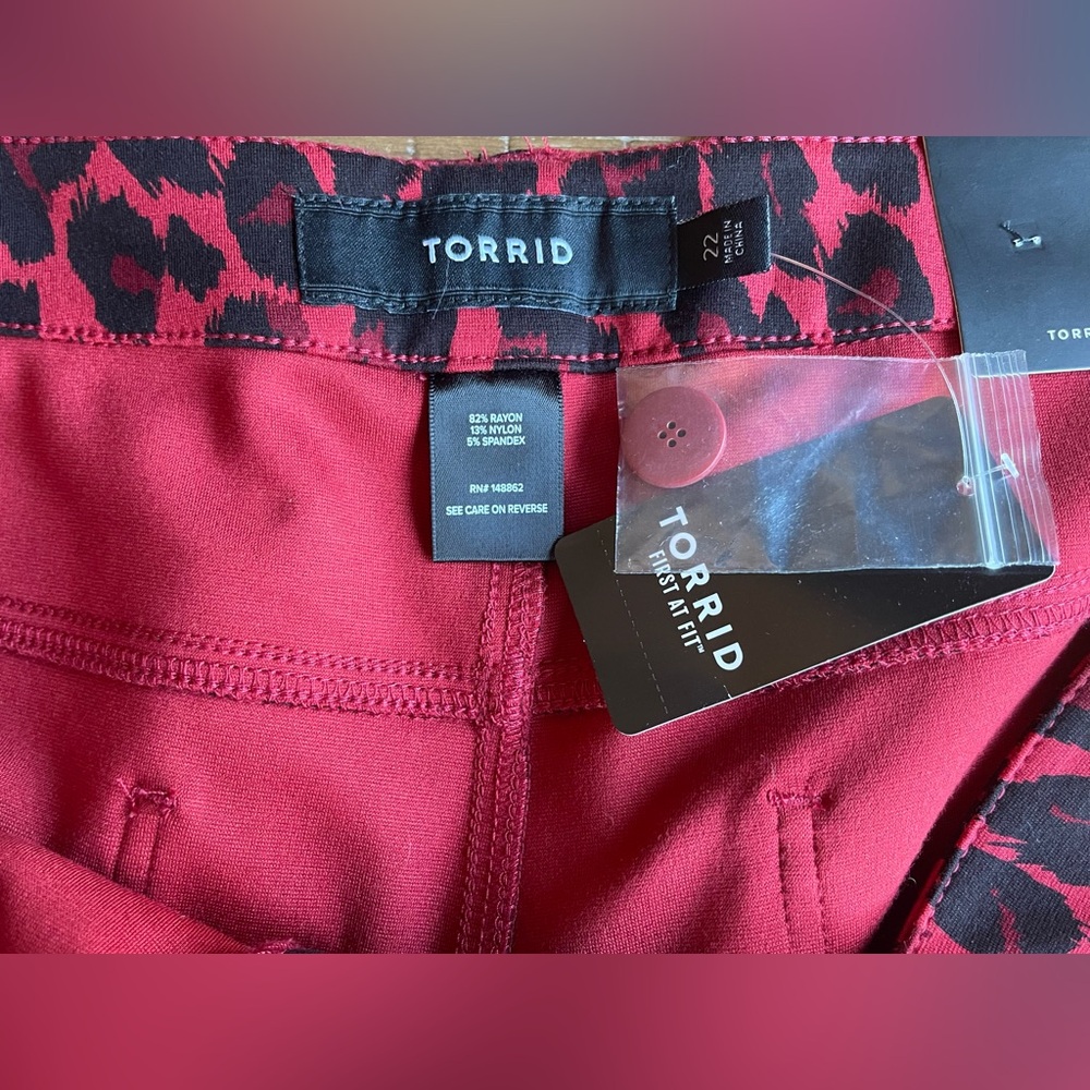 NWT Torrid Plus Size 22 4Red Leopard print Skinny Pants - Picture 7 of 7